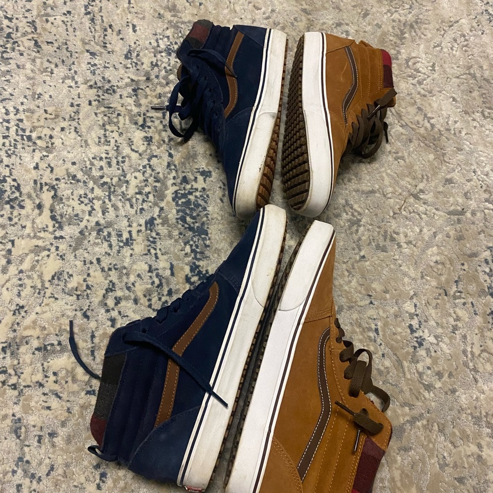 2 vans ski hi for a cool deal. Size 10.5 each. Brown and black - Picture 5 of 5